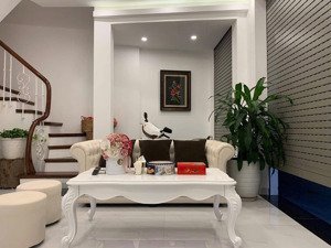 siêu hiếm :ngọc hà, vài phút ra phố cực thoáng, 32m5t 8,3 tỷ.