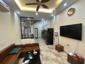 gần trường việt pháp chợ ngọc thụy nhà đẹp 33m 5 tầng 3 ngủ chắc chắn