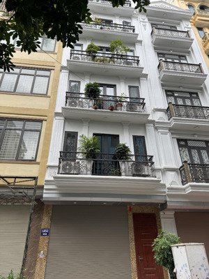 cần bán nhà phân lô lê trọng tấn hà đông : gara ô tô thang máy full nội thất vị trí đắc địa.