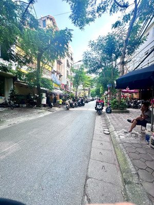 siêu phẩm phân lô - láng hạ - 8 tầng - thang máy - kinh doanh - gara ô tô. dt 65m2. giá 35,5 tỷ.