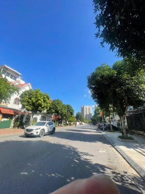 cực hiếm - nhà mặt phố việt hưng 75m2, mt 6m hơn 26 tỷ - đường rộng 12m vỉa hè - kinh doanh sầm uất