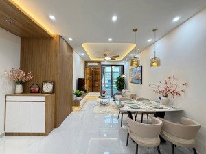 cho thuê căn hộ sky garden 1 phú mỹ hưng diện tích: 71m, lầu 6