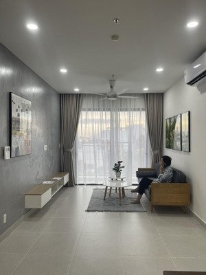 chính chủ bán gấp, căn 2pn view hồ bơi - sẵn hđ thuê 10 triệu giá 2xty tại compass one