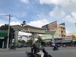 giảm sốc 200tr chỉ còn 5.1 tỷ nhà 60m hiệp bình phước đối diện vạn phúc city