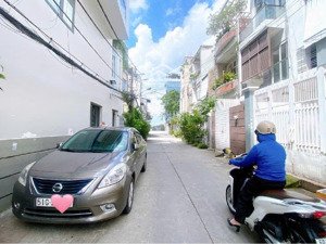 nhà ngang khoảng 7m, 4 tầng, có 7p 6wc, ra cv đầm sen 3p, chủ nhà xuất ngoại cần bán ngay