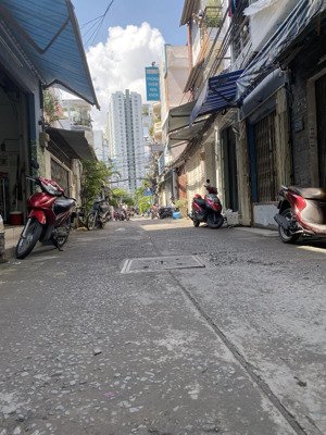 bán căn nhà hẻm ô tô chạy phè phè. gần nhà thờ nam hải