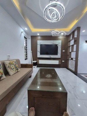 bán nhà 5 tầng đẹp xuân đỉnh, 33m2 - 10m ô tô, sát phố, nội thất xịn sò, 8.1 tỷ.