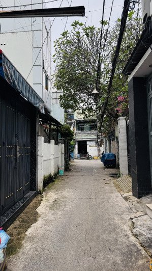 bán nhà 4 tầng 6 phòng ngủ hẻm 4m quận 4