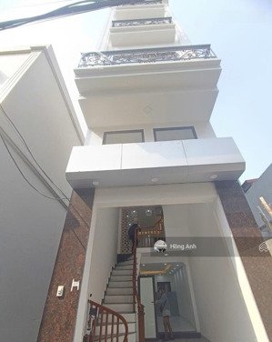 nhà 50m đại mỗ 5 tầng giá 6,4 tỷ hàng xóm trẻ tuổi , không gian thoáng sáng