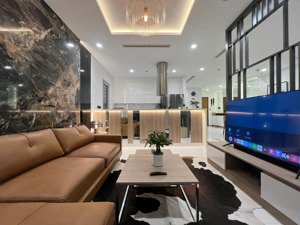 căn hộ 3pn cần cho thuê giá 35 triêu. nội thất mới, view sông, công viên, landmark81.