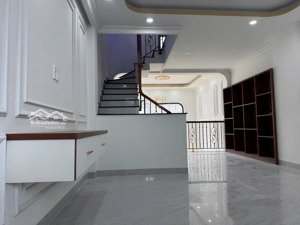 bán nhà mới xây 1 trệt lửng 2 lầu sang trọng. phường hiệp bình chánh, thủ đức. ngay phạm văn đồng