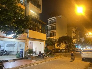 bán nhà mặt phố nông vụ 85m² , mt 5m , 3 tầng ôtô tránh vỉa hè giá chào 20,5 tỷ tl .