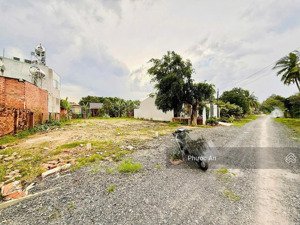 đất lớn 800m2 tại đ. nông trường, xã phước đông, gò dầu, tây ninh. vị trí gần kcn, giá 700 triệu