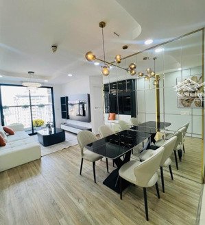 cần bán gấp căn góc 3pn sun square 116m, full nội thất, có slot ô tô