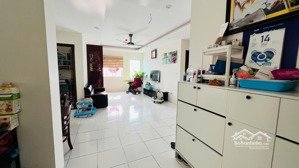 chung cư ct2 khu nhà ở btl thủ đô. căn hộ có thiết kế hiện đại với 4 phòng ngủ, 3 vệ sinh giá rẻ