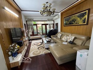 lạc long quân 16 chỗ đỗ cửa dt 50m 6t chỉ 17,6 tỷ cực hiếm cực sang chảnh nội thất nhập khẩu xịn