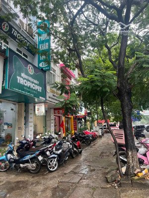 bán nhanh trong tháng nhà mặt phố trần quốc hoàn , cầu giấy , kinh doanh , vỉa hè quy hoạch ổn đinh