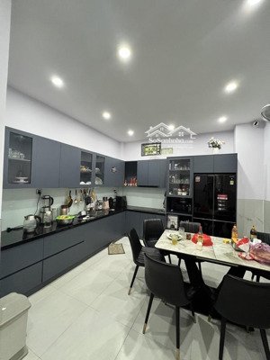 thiện chí bán nhà 3 tầng 68m2- 4pn- kd tốt- hxh thông lò lu- chỉ 6.8 tỷ