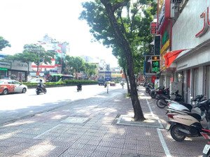 vip vị trí đẹp nhất, nhà mặt phố nguyễn văn cừ, kinh doanh sầm uất mọi loại hình, vỉa hè đá bóng