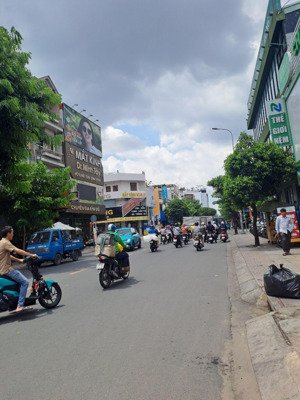mặt tiền tân quý, tân phú, 5.6x17m, hơn 15 tỷ.
