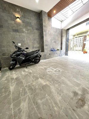 cạnh công viên gò vấp,giáp nguyễn văn lượng - ô tô ngủ nhà - 5 x 15 - 4 tầng - 8.3 tỷ còn tl