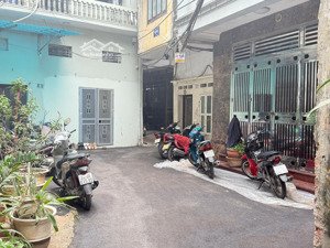 bán đất tặng nhà 3 tầng - phố thịnh quang - chỉ 100m ra ngã tư sở - xây ccmn quá đẹp.