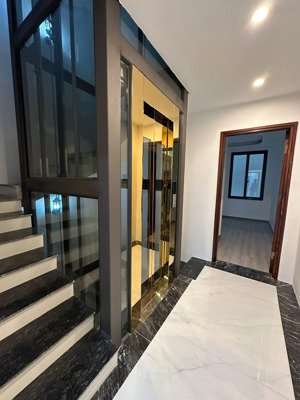 bán nhà trung tâm quận ba đình, ô tô cách 10m, 5 tầng thang máy mới tinh, đầy đủ công năng