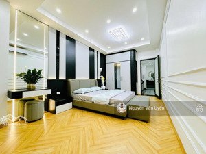 nhà 7 tầng xây mới, ô tô đậu cửa, đã full nội thất nhập khẩu, cách ô tô tránh 15 m. 36 m2, ở sướng