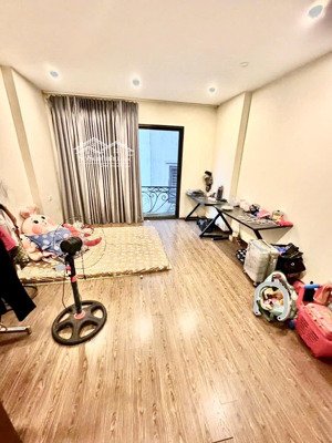 bán nhà ngõ 264 ngọc_thuỵ_oto đỗ cửa 8.26 tỷ diện tích 33m 5 tầng 3 phòng ngủ rộng .ngõ thông