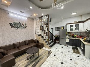 bán nhà trung tâm quận đống đa - tôn đức thắng -diện tích 35m2,5 tầng, full nội thất, nhà