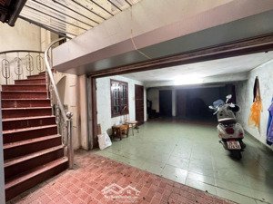 vị trí siêu đẹp phố lạc long quân. nhà chính chủ dân xây 5 tầng gara ô tô ,3 bước ra mặt phố