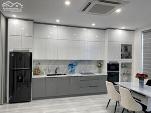 CHO THUÊ NHÀ PHỐ 5 TẦNG, CÓ BẾP, 4 PHÒNG NGỦ THUẬN TIỆN GIA ĐÌNH VỪA Ở VỪA KINH DOANH TẠI VINHOMES