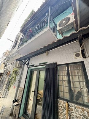 siêu phẩm 2 tầng-thiết kế đẳng cấp- khu hot dương quảng hàm-dân trí cao-vào ở luôn