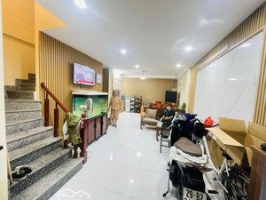 nhà dân xây - bán nhà riêng phố lạc long quân - diện tích lớn - gần hồ tây giá 9.85 tỷ