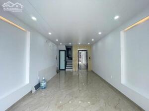 Nhà 7 tầng thang máy trung tâm Lê Hồng Phong