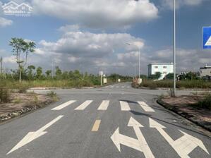 Giá rẻ nhất khu đất đấu giá Cự Khối dãy TT3 hướng hồ Cự Khối 30ha đang triển khai, vị trí đẹp để đầu tư lâu dài