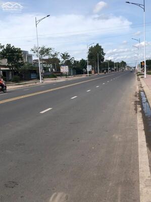 Ông a cần bán gấp đất mt Nguyễn Chí Thanh ngay hẻm 53 , cách chợ Long Hoa chỉ vài trăm m Đất hướng đông được rào sẵn rất đẹp Dt : 6x40m thổ cư 60m2 Giá : 460t/m