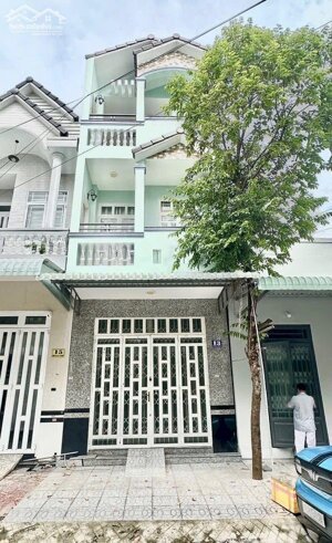 Nhà 1 trệt 2 lầu đường số 9 Khu Dân Cư Đại Học Y Dược Cần Thơ