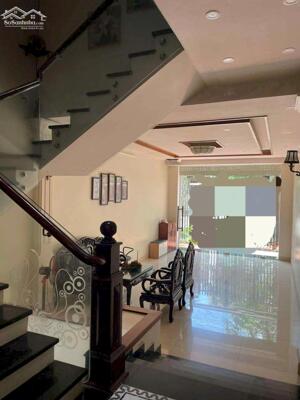 Cho thuê nhà sân cổng ở Văn Cao - Hải An - Hải Phòng - Đường rộng oto đỗ cửa