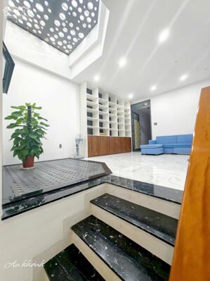 CẦN BÁN NHÀ 01 TẦNG TÂM HUYẾT – KIẾN TRÚC LỆCH TẦNG, FULL NỘI THẤT XỊN SÒ NHA TRANG