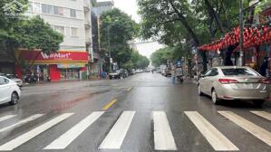 NHÀ MỚI PHỐ TRẠM 50M, 6T, MT4.5M, LÔ GÓC, GARA, THANG MÁY, NGÕ THÔNG, FULL NỘI THẤT.