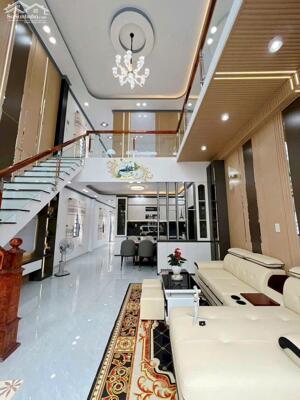 Biệt thự 2 mặt tiền thoáng mát xã Mỹ Lộc, Cần Giuộc tdt 283m2 full thổ giá 3,98 tỷ