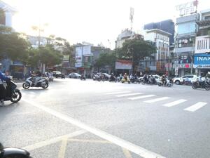 Cho thuê nhà MT: 4,2m DT: 120m2 phố Tô Hiệu vỉa hè rộng, nhận diện tốt.