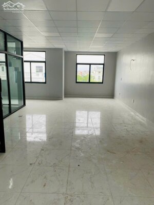 Cho thuê sàn văn phòng 80m2 giá 8tr tại Vin Marina