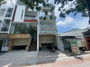 Nhà 1 trệt 2 lầu mặt tiền đường Võ Văn Kiệt