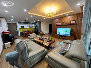 Cần bán căn hộ Seasons Avenue 3 ngủ 122m2, full đồ giá 9.x tỷ