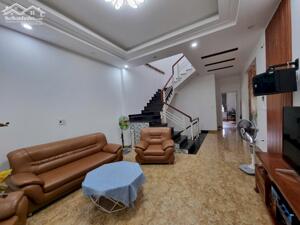 Cho thuê nhà 3 tầng MT đường 7.5m Ỷ Lan Nguyên Phi gần ngay Lê Thanh Nghị, Hải Châu