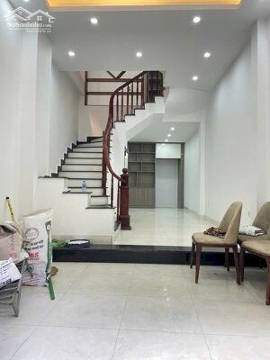 Bán Nhà Hoàng Liệt ,DT40m2 x 5T,Giá Nhỉnh 9 tỷ ,oto đỗ cổng ,Ngõ thông