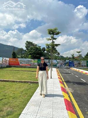 Bán đất thổ cư Phú Cát, Quốc Oai, HN, mặt đường 21A, 100m2, MT 4m, sổ đỏ, giá 3 tỷ. LH: 0944090291