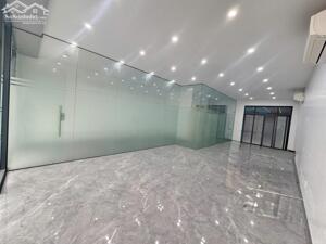 Cho thuê sàn văn phòng tầng 1 80m2 giá ưu đãi tại Vinhomes Marina